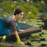 Aditi Ravi Instagram - you were born to be real not to be perfect 🦢 📸 @aghoshvyshnavam_avm costume @t.and.msignature MUA @shari_naressh_makeup hair @merins_remyamerin #new #saree #instagram