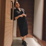 Aditi Ravi Instagram - staring at a camera is a talent too 👉🏻✔️ . . outfit @western_lady_ 📸 🤗 #black #new #insta