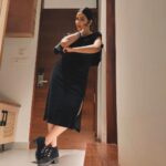 Aditi Ravi Instagram - staring at a camera is a talent too 👉🏻✔️ . . outfit @western_lady_ 📸 🤗 #black #new #insta