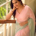 Aditi Ravi Instagram - Strong women don’t have attitudes , we have standards .. ~ marilyn monroe 📸 @aghoshvyshnavam_avm 🥻 @sameerasaneeshkochi 💄 @shari_naressh_makeup @naresshkrishna #new #insta #saree #smile 🧿