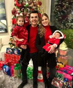 Adrián Uribe Instagram - Feliz navidad para todos!🎄❤️