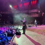 Adrián Uribe Instagram - Increíble noche ayer en Las Vegas. Ya extrañábamos estar en el escenario. Gracias a todo el público que nos acompañó. Nos vemos hoy en San Diego!😃🙌 #ChavoRucosTourUSA @chavorucostour @soldout_mgmt Las Vegas, Nevada