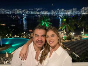 Adrián Uribe Instagram - Feliz Año Nuevo!🎊🎉❤️