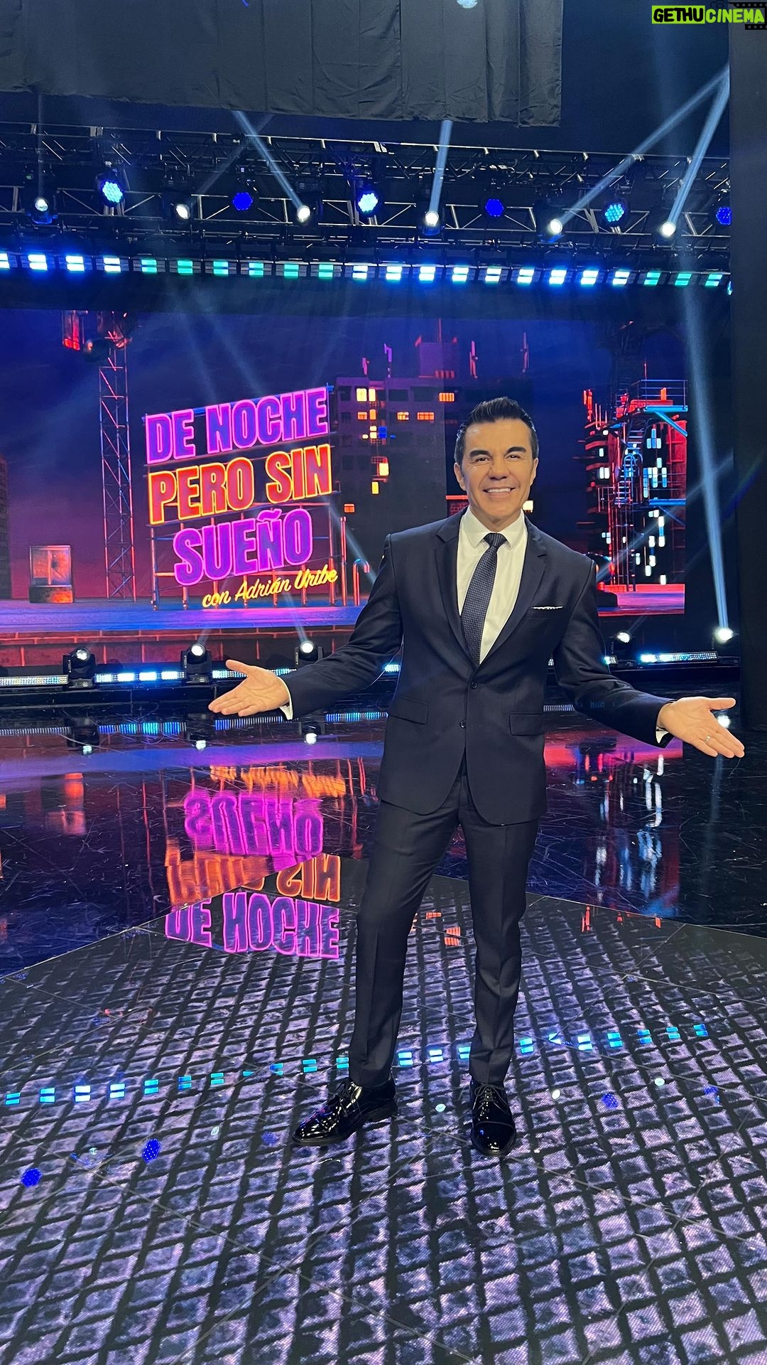 Adrián Uribe Instagram - Gracias a toda la producción, a los invitados y sobre todo al público esta gran primera temporada de @denochesinsueno Nos vemos en 2023 😃🙏🙌 #DeNochePeroSinSueño