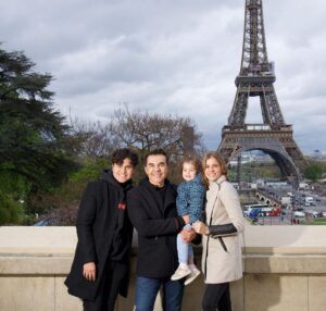 Adrián Uribe Instagram - París❤️🇫🇷
Foto: @parisphotodavid 📸