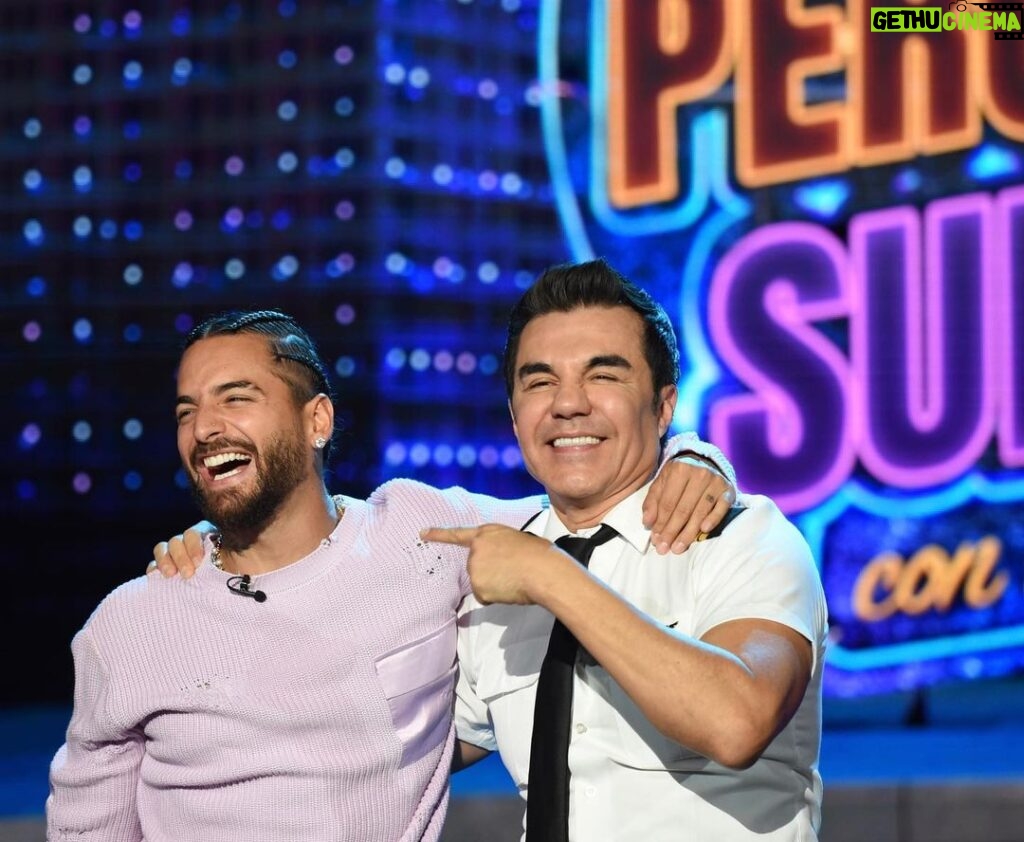 Adrián Uribe Instagram - Gran estreno de la segunda temporada con padrino de lujo… @maluma 🔥🔥🔥 @denochesinsueno Hoy 10/9 centro por @univision