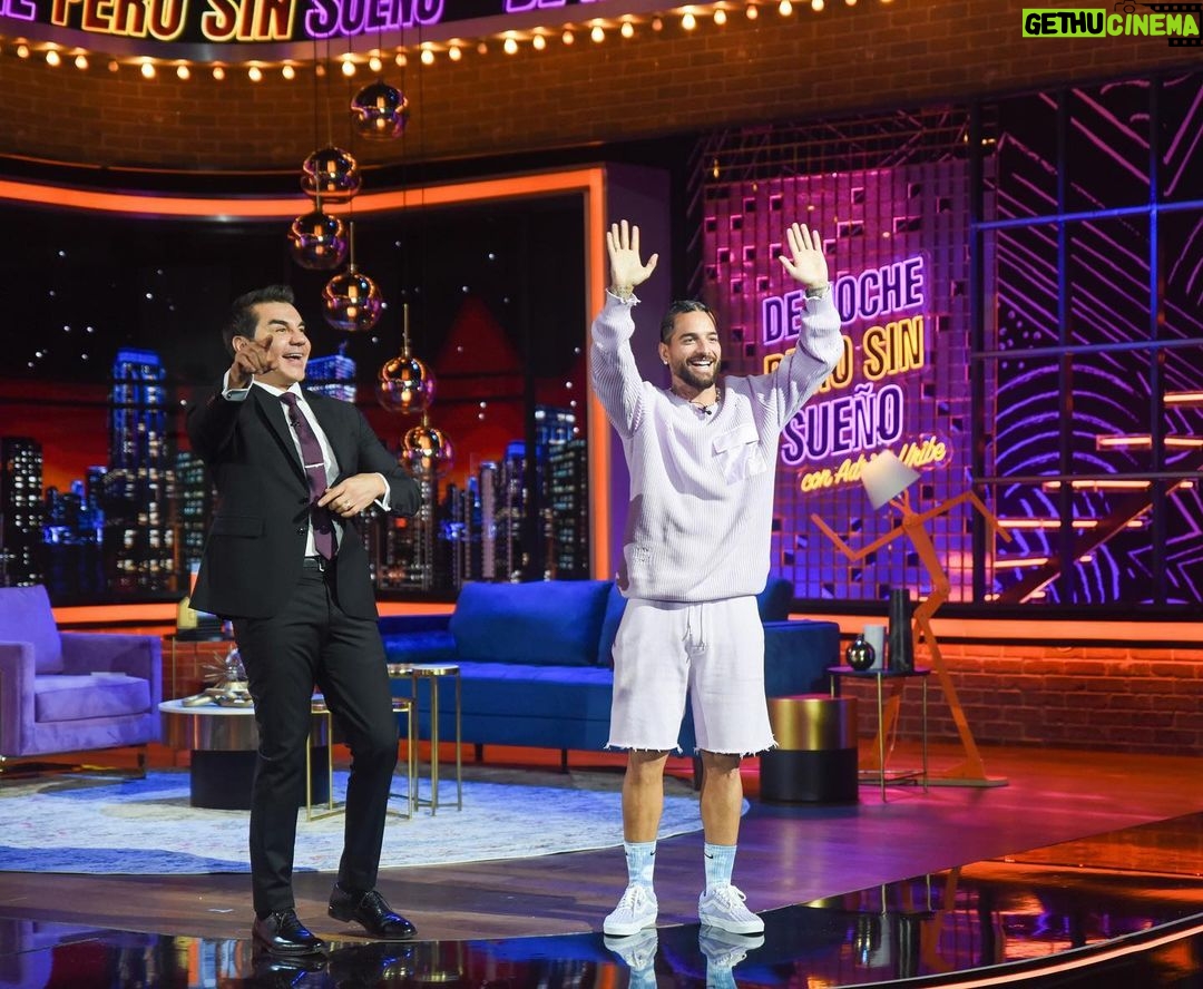 Adrián Uribe Instagram - Gran estreno de la segunda temporada con padrino de lujo… @maluma 🔥🔥🔥 @denochesinsueno Hoy 10/9 centro por @univision