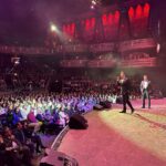 Adrián Uribe Instagram - Increíble noche ayer en Las Vegas. Ya extrañábamos estar en el escenario. Gracias a todo el público que nos acompañó. Nos vemos hoy en San Diego!😃🙌 #ChavoRucosTourUSA @chavorucostour @soldout_mgmt Las Vegas, Nevada