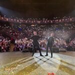 Adrián Uribe Instagram - Increíble noche ayer en Las Vegas. Ya extrañábamos estar en el escenario. Gracias a todo el público que nos acompañó. Nos vemos hoy en San Diego!😃🙌 #ChavoRucosTourUSA @chavorucostour @soldout_mgmt Las Vegas, Nevada
