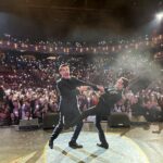 Adrián Uribe Instagram - Increíble noche ayer en Las Vegas. Ya extrañábamos estar en el escenario. Gracias a todo el público que nos acompañó. Nos vemos hoy en San Diego!😃🙌 #ChavoRucosTourUSA @chavorucostour @soldout_mgmt Las Vegas, Nevada
