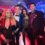 Adrián Uribe Instagram - Gran noche ayer en @PremioLoNuestro que gusto conducir con ustedes este evento 🙏🏻 @paulinarubio @alejandraespinoza @sebastianyatra 👏🏻👏🏻 Miami, Florida