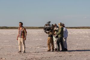Adrián Uribe Instagram - Ayer por fin después de 4 años de haberla filmado, se estrenó en 2 mil salas de cine nuestra peli  @infelicesparasiempremx 😃
Ojalá tengan la oportunidad de verla porque estoy seguro que les va a gustar.
Aquí les dejo unas fotos del rodaje! 🎬 
Foto: @lexisteel_ 📸