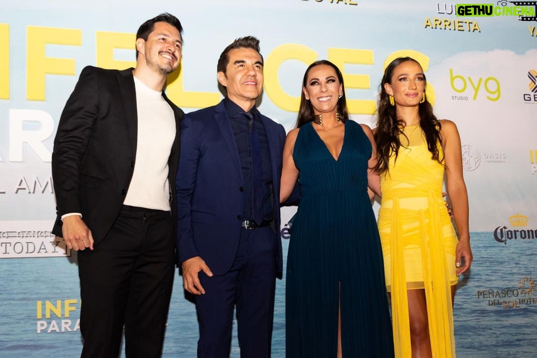 Adrián Uribe Instagram - Gran noche de estreno de @infelicesparasiempremx 🎬 una película que hicimos con mucho amor y que ya por fin se estrena este fin de semana en todos los cines del país. Gracias a todos los involucrados en este gran proyecto!🙏 Fotos: @lexisteel_ 📸