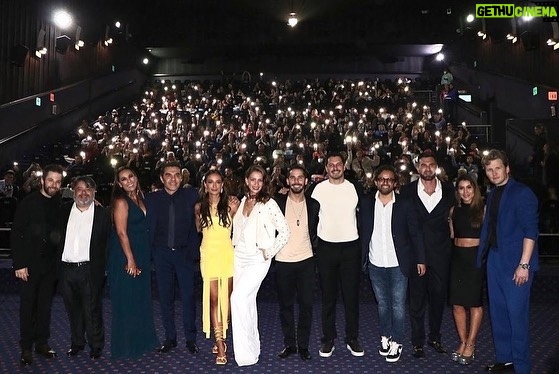 Adrián Uribe Instagram - Gran noche de estreno de @infelicesparasiempremx 🎬 una película que hicimos con mucho amor y que ya por fin se estrena este fin de semana en todos los cines del país. Gracias a todos los involucrados en este gran proyecto!🙏 Fotos: @lexisteel_ 📸