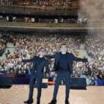 Adrián Uribe Instagram – Cuando amas algo no es trabajo! GRAN FIN DE SEMANA en #cdmx y #gdl MIL GRACIAS a cada una de las personas que nos regalaron sus risas😂🙏❤️

Gran staff de @soldout_mgmt 👊 
FOTO: @gerardosotto 📸

Nos vemos en marzo  @chavorucostour #ChavoRucosTourUSA