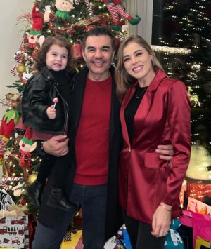 Adrián Uribe Instagram - Feliz navidad! 🙏❤️🎄