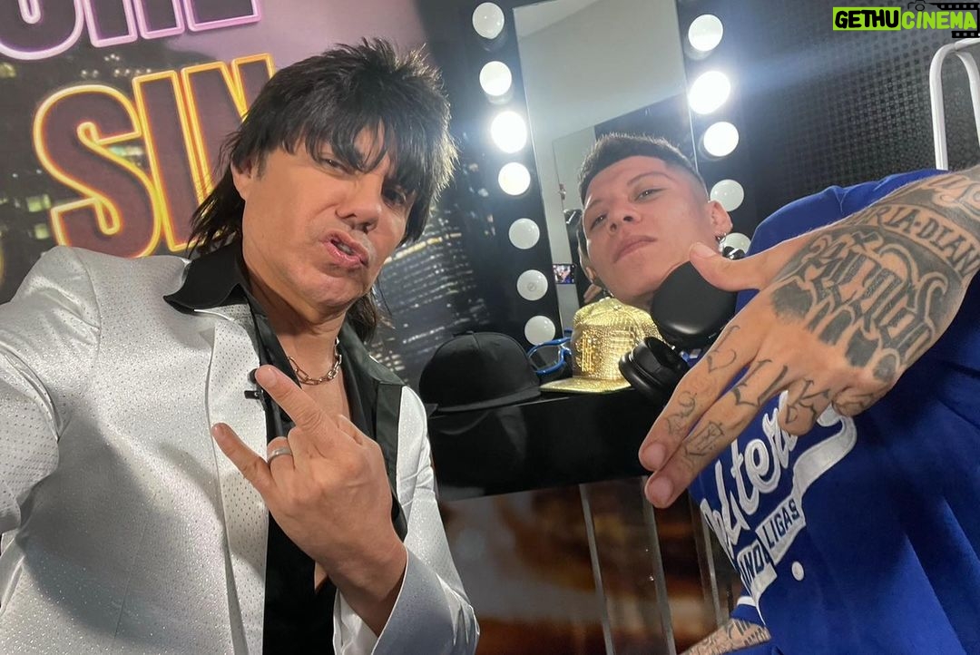 Adrián Uribe Instagram - Puro Santa Fe Klan! 🤘 Tipazo mi querido Ángel gracias por haber estado con nosotros! Y para que veas que si cumplo las apuestas…TE AMO ÁNGEL! 🤦♂️🫶❤️ @denochesinsueno