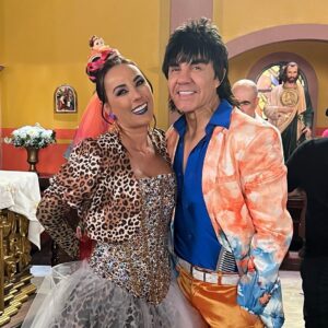 Adrián Uribe Instagram - Disfrute mucho este día de grabación y reencontrarme con entrañables compañeros con los que hace 23 años iniciamos en “La hora pico”. Querida @consueloduval disfrute mucho trabajar contigo nuevamente y hacer posible este gran reencuentro de “La Nakaranda y el Vítor”. Gracias siempre mi querido @reylo_ y  y gracias a toda la producción. 
No se pierdan hoy el final de temporada de @talparacualof 8:30 pm @canalestrellas