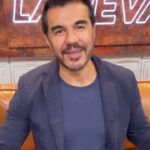 Adrián Uribe Instagram - Los domingos en familia serán mejores a partir del 1 de octubre con el estreno de #MiraQuienBaila ¡La Revancha! a las 7p/6c y la nueva temporada de @denochesinsueno a las 9p/6c por @univision 🤩👏 🇺🇸 ¿Están listos? 🔥🙌
