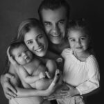 Adrián Uribe Instagram - Gracias Dios por el regalo más hermoso, mi familia 🩷💙🥰 Gracias @massielmachucaphotography nos encantó las fotos, eres la mejor.