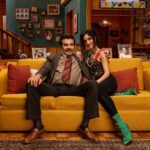 Adrián Uribe Instagram – Les presento a la familia Olivares en donde tengo la fortuna de interpretar a “Poncho” un divertido personaje junto a mi querida @sandraecheverriaoficial dirigidos por el gran @gus_loza  en la nueva serie @casadoshijosmex 
próximamente por Sony Channel. 
#CasadosConHijosMex
