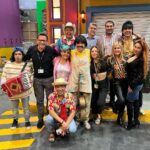 Adrián Uribe Instagram - Disfrute mucho este día de grabación y reencontrarme con entrañables compañeros con los que hace 23 años iniciamos en “La hora pico”. Querida @consueloduval disfrute mucho trabajar contigo nuevamente y hacer posible este gran reencuentro de “La Nakaranda y el Vítor”. Gracias siempre mi querido @reylo_ y y gracias a toda la producción. No se pierdan hoy el final de temporada de @talparacualof 8:30 pm @canalestrellas