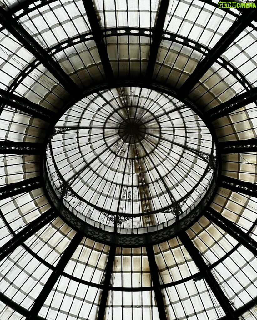 Adriane Galisteu Instagram - Ciau Milano 🇮🇹 #mfw #lifestyle #italia Galleria Vittorio Emanuele II