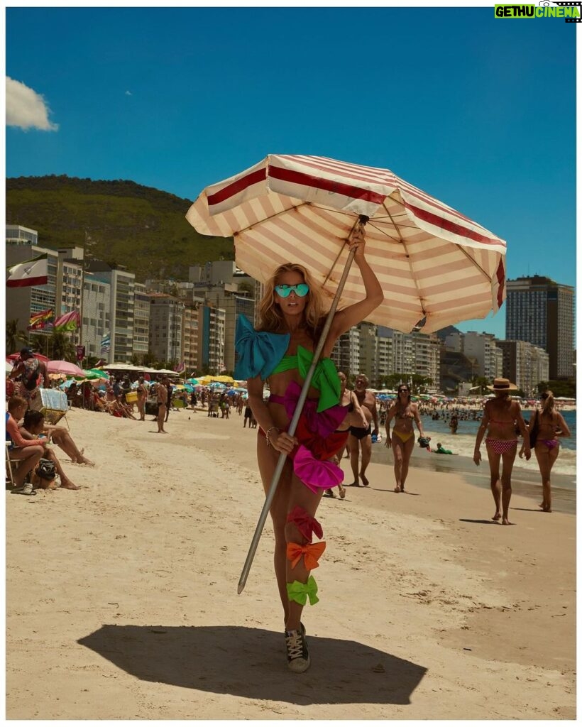 Adriane Galisteu Instagram - Salve Salve Rio…. O verão carioca nunca decepciona! Te amo errejota ♥️🩵💛💚💜🩷 #carnavaldagalisteu #verao #copacabana #errejota #caranval2024 Copacabana, Rio de Janeiro