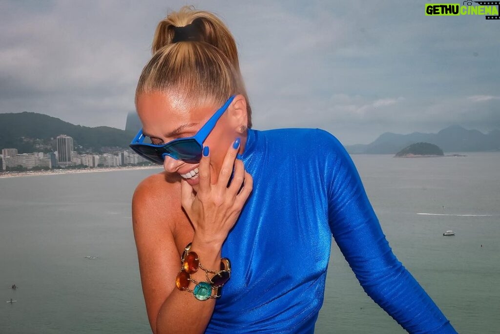 Adriane Galisteu Instagram - To louca pra Sapucar…. Te espero no Allegria!!! @camaroteallegria vem que a paixão é infinita! ♾️ 🌶️🥁❤️‍🔥 Você também ama o carnaval? Fairmont Rio de Janeiro Copacabana