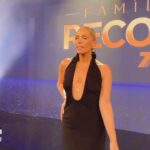 Adriane Galisteu Instagram - ENTREGA! @galisteuoficial apostou no pretinho nada básico para abalar no #FamíliaRECORD 🤩 Não perca o especial hoje (25) e amanhã (26), às 22h45, na minha telinha 😎