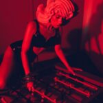 Adriane Galisteu Instagram - Fevereiro acabou mas….O carnaval Vive e eu amo!!! #tbt #look #latex #moda 📷🖤@viniciusmochizuki