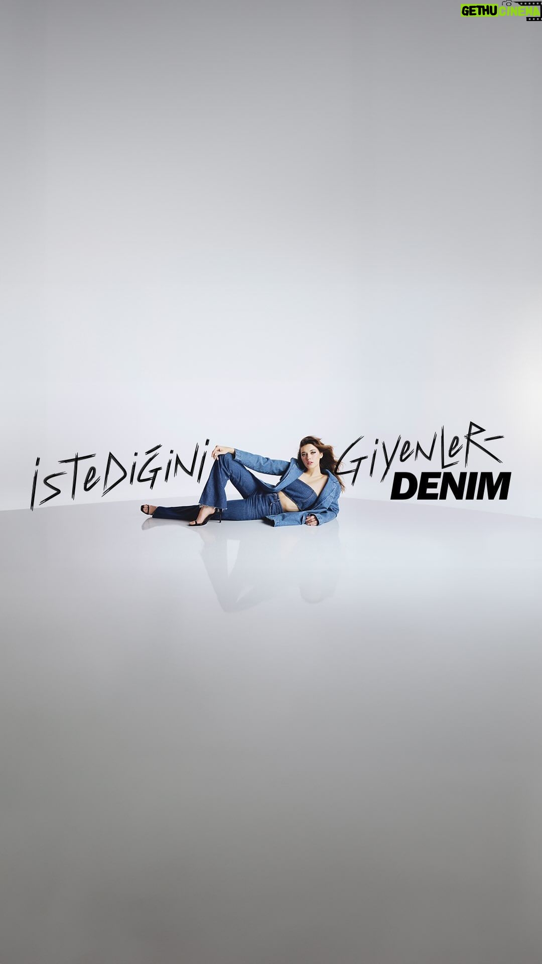 Afra Saraçoğlu Instagram - Hayatı yöneten, cesaret eden, istediği gibi giyinenler-DENIM 😎 her şeyden önemlisi kendini sevenler-DENIM 💙 Tüm kadınların günü kutlu olsun!✨ Unutma I love me hem de her halimi! #ILoveMe #DeFactoDenim #DeFacto💙Afra @afrasaracoglu