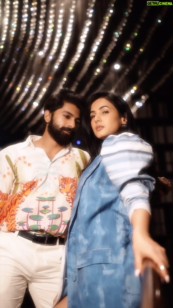Afsana Khan Instagram - Kaisa Laga Zeher Mohobbat ???? We Tried to make a reel. What do you think ? Can you make a better reel ? Looking forward to your reels … Let’s get innovative 💖 Styling: @styledby_niral Outfit: @julyissue_online #ZeherMohabbat #adyahmusic #ZeherMohabbat #sonalchauhan #tahashahbadussha #trending