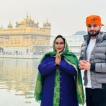 Afsana Khan Instagram - Waheguru ji Mehar kro shukar daateya 🙏🙌 “ਧੰਨ ਧੰਨ ਰਾਮਦਾਸ ਗੁਰ ਜਿਨ ਸਿਰਿਆ ਤਿਨੈ ਸਵਾਰਿਆ” || 🙏🙌 #blessed #bleseedcouple Golden Temple, Amritsar, India
