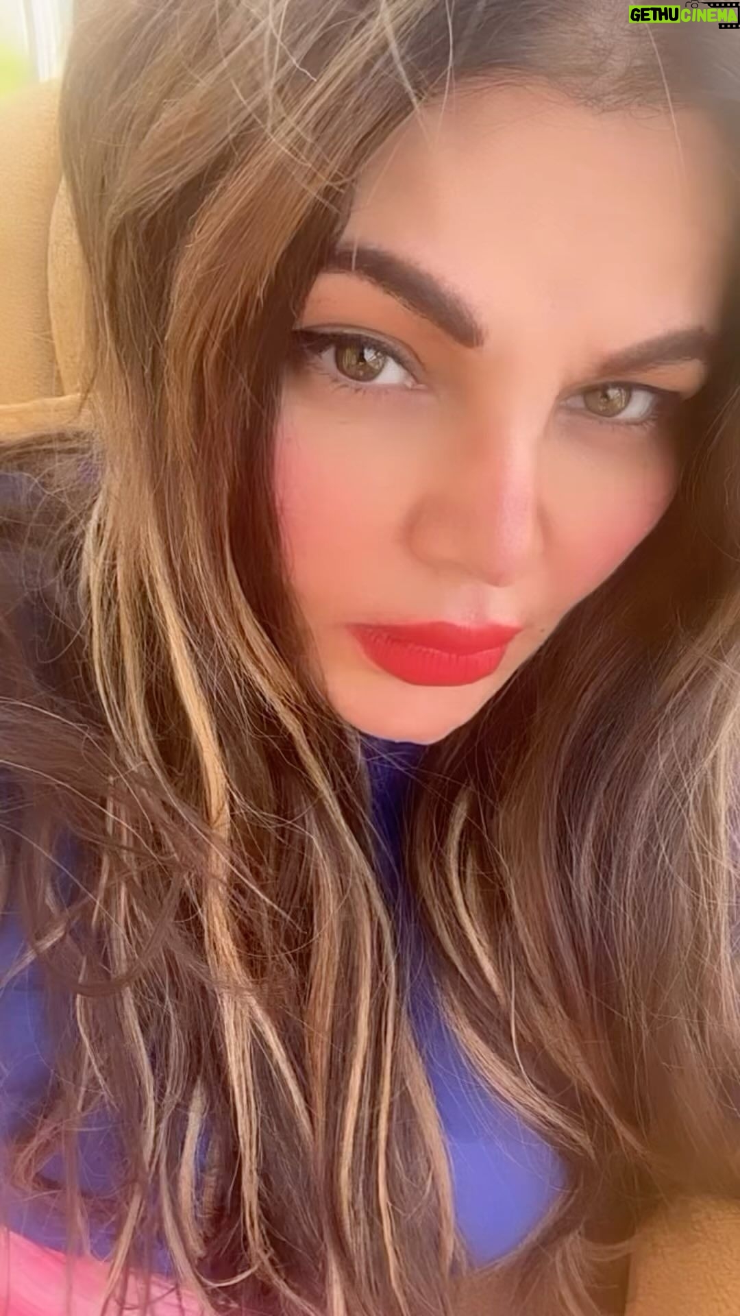Afsana Khan Instagram - Thanks 🙏 Koi si @rakhisawant2511 @yuvikachaudhary ❤️🙏