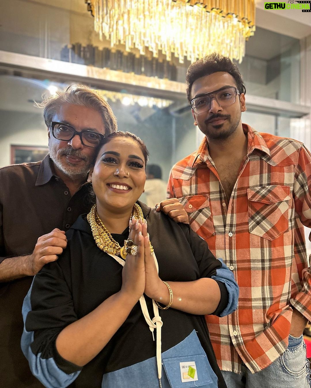 Afsana Khan Instagram - Congratulations for New Label Legend #sanjayleelabhansali sir π such a beautiful soul β€οΈ @bhansaliproductions #bhansalimusicproduction Coming soon Big Bang Blessed @itsafsanakhan π«π§Ώπβ€οΈ @shreyaspuranikofficial Mumbai, Maharashtra