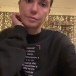 Agata Mutsenietse Instagram - Друзья! Пост с праздника «Хеллоуин» был удален! Заранее прошу прощения у всех, кто провел эти ужасные параллели и ассоциации, и кого это задело, обидело! Такой цели естественно не было! Я не из тех людей, которые могут смеяться над несчастием других людей! Наше общество и так находится в негативе и напряжении, и я точно не хочу быть причиной еще большей не любви друг к другу! Но видимо, это напряжение так высоко, что любые подобные вещи, искажаются и прочитываются не верно!! Всех люблю! Какой кошмар, что так все вывернулось! И конечно хочу верить, что артист создан для того, чтоб наоборот, поднимать настроение и вдохновлять! А не то, что получилось! Еще раз прошу не видеть этих двойных смыслов! Их там не было! И конечно всем нам только любви, тепла, доброты друг другу! 🩷