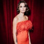 Agata Mutsenietse Instagram - Ну что, вчера в кинотеатре “Художественный» мы посмотрели «Честный Развод. Бенефис» теперь хочется еще больше, чтоб и вы его тоже посмотрели! Ну какой же невероятный Леонид Аркадьевич Якубович в этом фильме! Он - легенда ❤️Как же все получилось волшебно❤️Фильм не просто комедия, это история про папу и дочь.. Про поиск мечты и прощения! Умоляю посмотрите, чтоб с правильным ощущением наполненности и любви войти в этот Новый год 🥰 Отдельное спасибо всем, кто пришел вчера меня поддержать ❤️Это так ценно🩷 За красоту отвечали: Dress: @rally.moscow Muah: @beliysad Отдельно люблю @korchagin.mov и @geomalkov за то, что я часть такого невероятного, настоящего кино с душой 🩷
