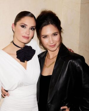 Agata Mutsenietse Instagram - В этот вечер как-то особенно хотелось пококекничать… нууууу, пококекничать, кокетство!!! Кокек… ну вы поняли) 🫶🏻
Спасибо @vikulin_d за такой чудесный вечер 🩷 смотрите все сериал «Тонкий вкус» на @kinopoisk 
На мне чудесное платье @rally.moscow 
Muah @beliysad