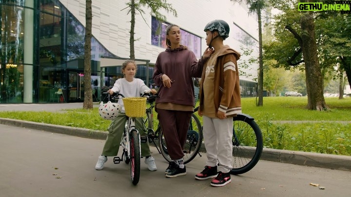 Agata Mutsenietse Instagram - Какое милое видео получилось у нас с @electrabike.ru ❤️❤️❤️❤️ любите ваших деток и заботьтесь о них, надевайте шлемы 🩷