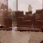 Agata Mutsenietse Instagram - Как же это прекрасно, когда барабанит дождь, залечь на диван и зажечь камин! И вот он тот самый покой, расслабление и внутренняя тишина 💖💖💖 Камин брала у @ibiokamin Зайдите посмотрите сколько у них там самых разных, можно такой поставить куда угодно) в квартиру, в дом, да хоть в ванную) я кстати думала его перетащить туда 😄 принимать ванную и смотреть на огонь камина 😀 Крутая же идея?😀