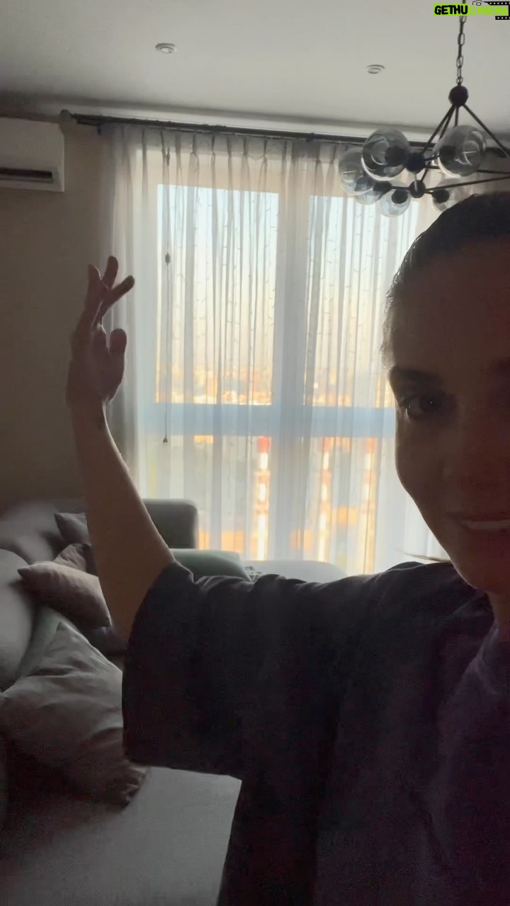 Agata Mutsenietse Instagram - Ну вы только посмотрите, как маленькие нюансы меняют целое настроение помещения!!! Ну такая ткань шикарная, так сразу заиграла тюль! В цвет с диваном и комодиком!!!!! 🤍🤍🤍спасибо @houseofart.official 💖 и @alena_mania 💖