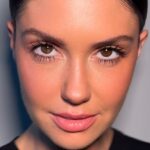 Agata Mutsenietse Instagram - Нюдовый макияж для Агаты Муцениеце Продукция Papuk Beauty в видео: Аппликаторы для деликатного нанесения крема, помады; Спонж с микропористостью для создания идеального тона; Ресницы 02 Щёточки для проработки ресниц;