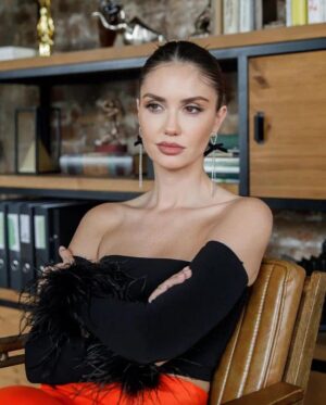 Agata Mutsenietse Instagram - «Честный развод 3»
Makeup&hair: @sivakova_makeup