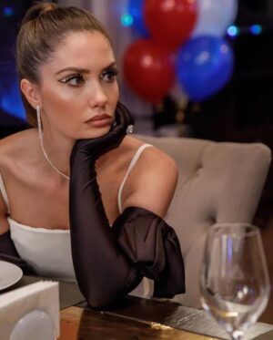Agata Mutsenietse Instagram - «Честный развод 3»
Makeup&hair: @sivakova_makeup