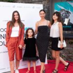 Agata Mutsenietse Instagram - Дворец Медичи в Серавецца располагает кинотеатром. Не слишком популярное место для Тосканы, где с каждым поворотом головы, ты упираешься в кино жизни, где каждый сантиметр рисует историю искусства видеть. Однако, при патронаже фонда Terre Medicee, мы рискнули предложить зрителям, пропустить поэзию заката и посмотреть наш фильм. Мы волновались. Казалось, что собрать полный зал в маленьком итальянском городке задача невыполнимая, но магия кино снова свершилась, мы стали свидетелями этого чуда и точно запомним крышу из крон над нами, теплый ветер Тосканы, бесконечное тихое небо, слезы и аплодисменты полного зала. Это жемчужина в бусах дней и мы имеем честь положить ее в нагрудный карман памяти. Показ мы приурочили к желанию рассказать о нашем благотворительном фонде «Культура развития». Мы давно поддерживаем детей сирот на Дальнем востоке, помогаем им получить помощь в обучении. Если вам захочется поучаствовать, будем благодарны всем сердцем. Forte dei Marmi
