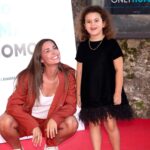 Agata Mutsenietse Instagram - Дворец Медичи в Серавецца располагает кинотеатром. Не слишком популярное место для Тосканы, где с каждым поворотом головы, ты упираешься в кино жизни, где каждый сантиметр рисует историю искусства видеть. Однако, при патронаже фонда Terre Medicee, мы рискнули предложить зрителям, пропустить поэзию заката и посмотреть наш фильм. Мы волновались. Казалось, что собрать полный зал в маленьком итальянском городке задача невыполнимая, но магия кино снова свершилась, мы стали свидетелями этого чуда и точно запомним крышу из крон над нами, теплый ветер Тосканы, бесконечное тихое небо, слезы и аплодисменты полного зала. Это жемчужина в бусах дней и мы имеем честь положить ее в нагрудный карман памяти. Показ мы приурочили к желанию рассказать о нашем благотворительном фонде «Культура развития». Мы давно поддерживаем детей сирот на Дальнем востоке, помогаем им получить помощь в обучении. Если вам захочется поучаствовать, будем благодарны всем сердцем. Forte dei Marmi