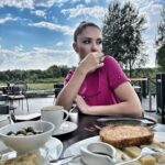 Agata Mutsenietse Instagram - Я желаю чтоб у каждого в жизни был такой чеееееечек который смотрит на вас так же как мы друг на друга ♥️🤍♥️
