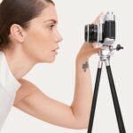 Agata Mutsenietse Instagram - Для меня искренность — это когда человек думает и чувствует то, что транслирует миру. Не пытается скрыть свои эмоции и мысли, живет на чистоту и без фальши. Мне кажется, честный человек непобедимый! Потому что его нельзя обличить во лжи. Вместе с #Schmidt мы исследовали «автопортрет» и взгляд на себя со стороны. Быть честным с собой иногда сложно, но это дарит тебе настоящую свободу. #давайначистоту