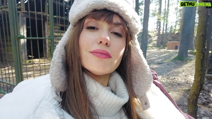 Agata Mutsenietse Instagram - Это видеоблог часть вторая☺️☺️☺️☺️☺️ летим все на канал) продолжаем смотреть как снимают кино! 🥰🥰🥰 ссылка в шапке 😉 #честныебудни